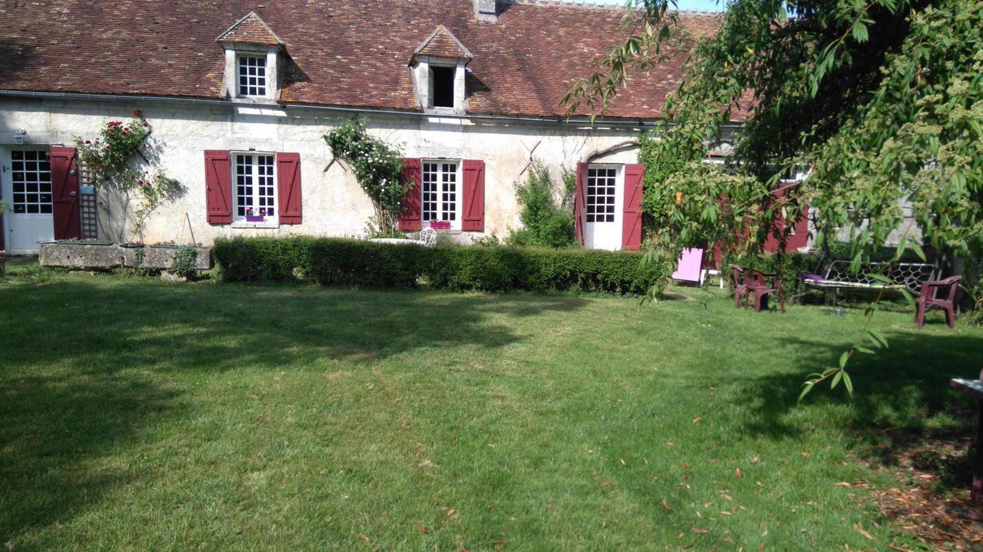 Le Vol Du Papillon Hotel Treigny Exterior foto